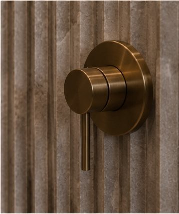 Muted brass detailing